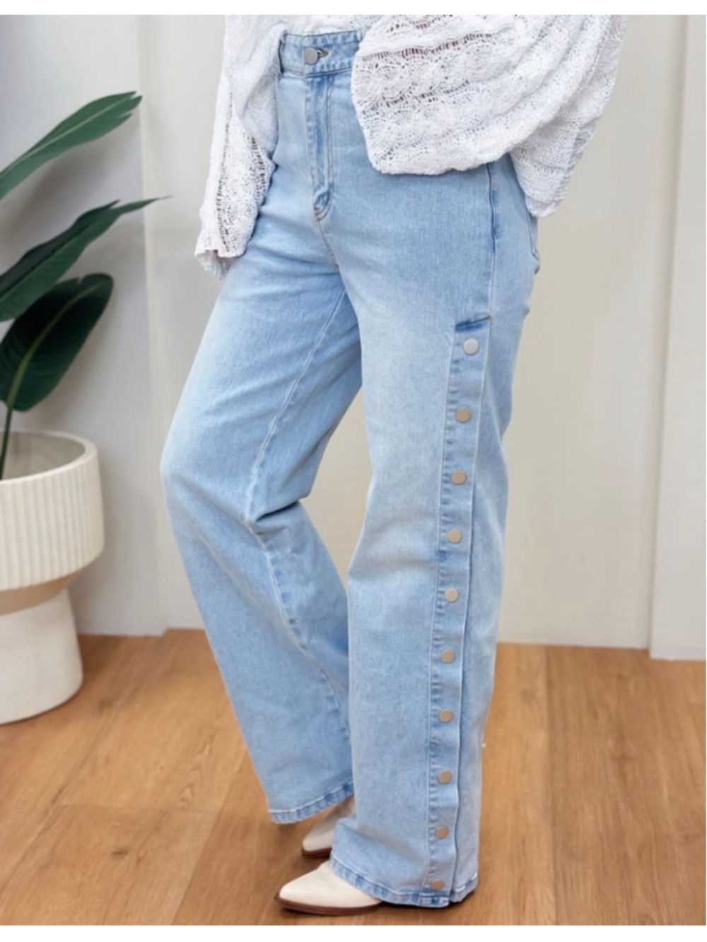 Women's Blue B Light Wash Blue Snap Button Flare Jeans Medium - Picture 3 of 5